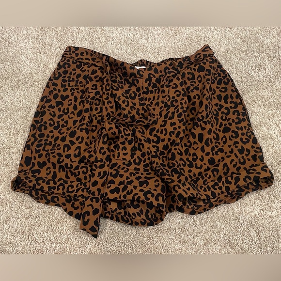 Sienna Sky printed shorts size Medium - Picture 1 of 1